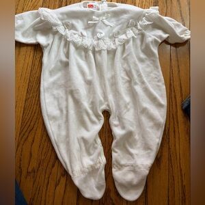 Vintage McKids white velour ruffle footed snap leg romper with roses and bow